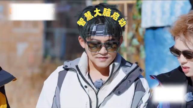 张远墨镜造型气场全开诠释潇洒随性