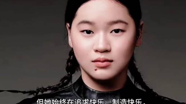 全红婵登《人物》年度封面，双马尾皮衣展冠军风采