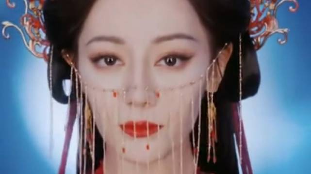 迪丽热巴出演《白日提灯》获赞神级造型