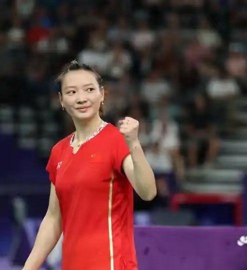 黄雅琼是如何巧妙回应现场市民关于个人生活规划的提问的？