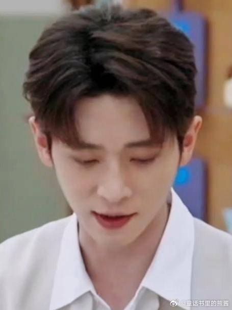 丞磊用宋轶的酒精湿巾擦杯子后，就说自己会醉，笑疯吴泽林丨综艺