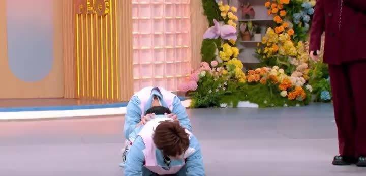 魏大勋跟颜安这变形金刚组的