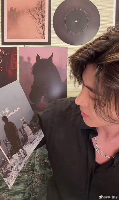 蔡徐坤直播首度回应中文专辑进展：不赶工，只求质量！