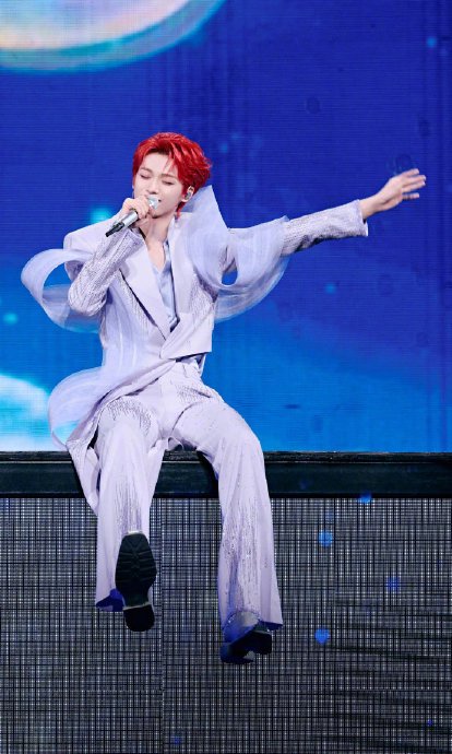 2025年微博十大热搜艺人的评选标准和数据来源是什么？