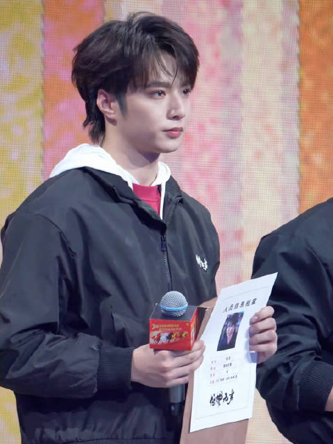 刘耀文称建浩为团队技术流，负责网络安全防御