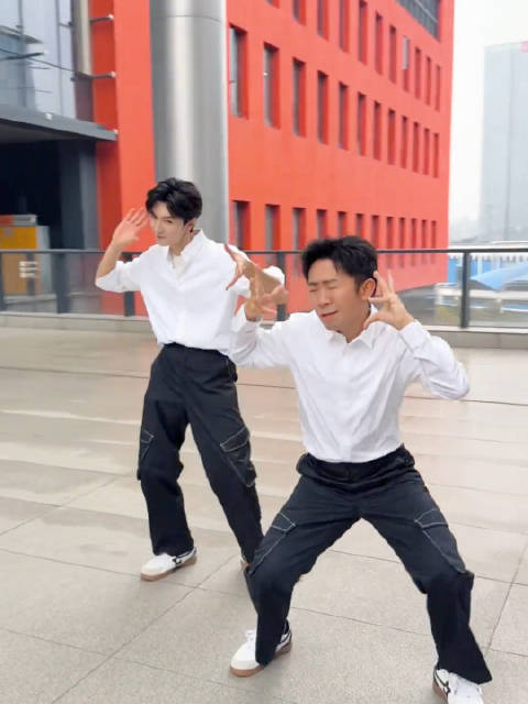 离开杨迪谁还能让陈哲远跳依赖摇给我们看