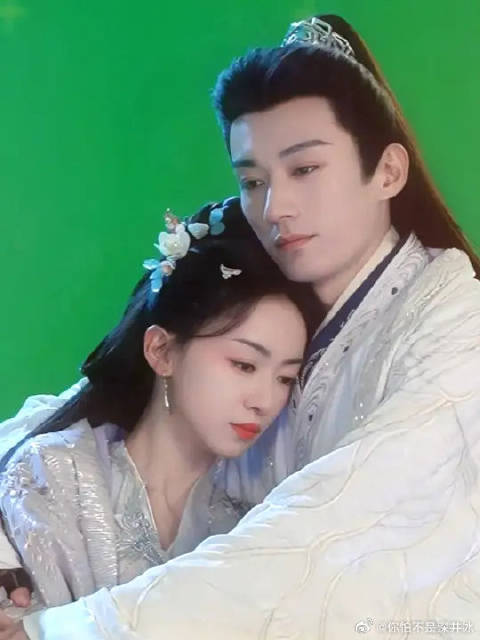 眉眉你坐船头～哥哥我旁边站