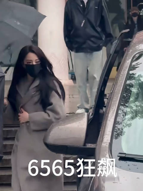 出发外务拍摄了@Dear-迪丽热巴 春晚你好星期六