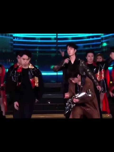 王力宏怎么看一博的眼神感觉那么慈祥呢？