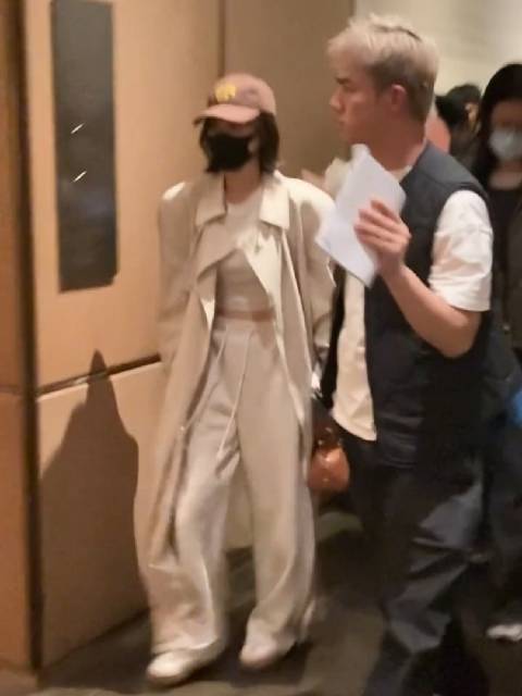 这应该是前几天刚到广州拍广告的姐姐