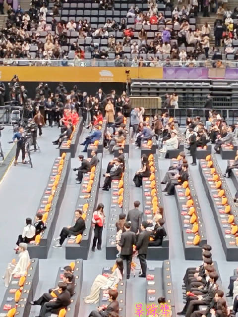 明年一定要加油坐到第二排去，加油王安宇