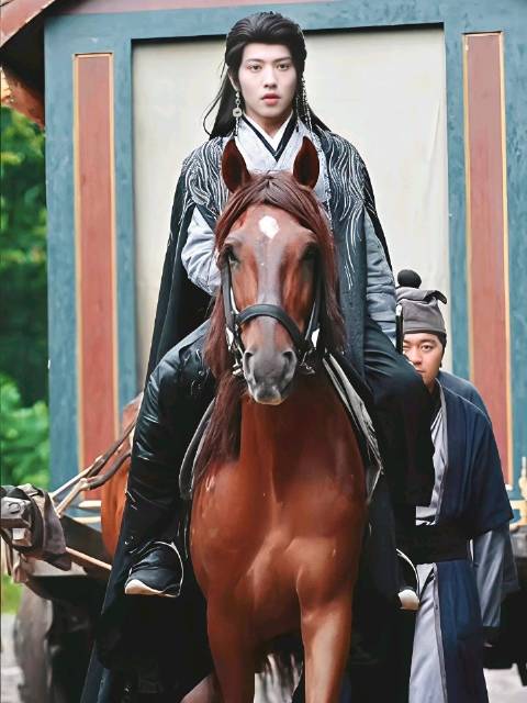 王宇威骑马帅照曝光引粉丝安利