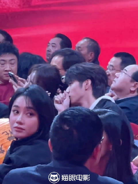 《第二十条》我们妈妈酱和韩雨辰又又又梦幻联动了！台下热聊ing @演员马丽