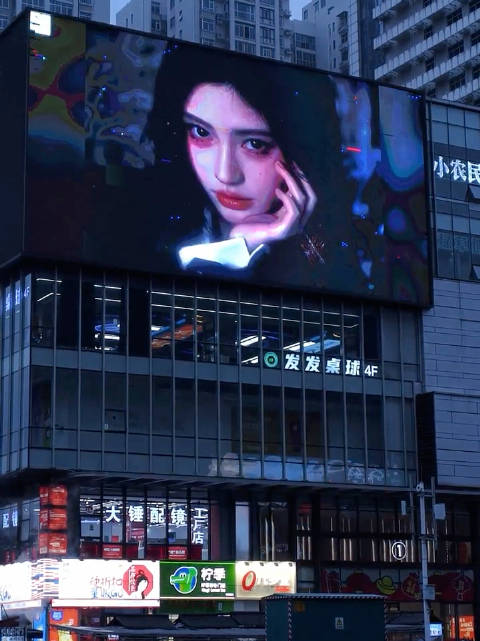 商场大屏的病娇女来了