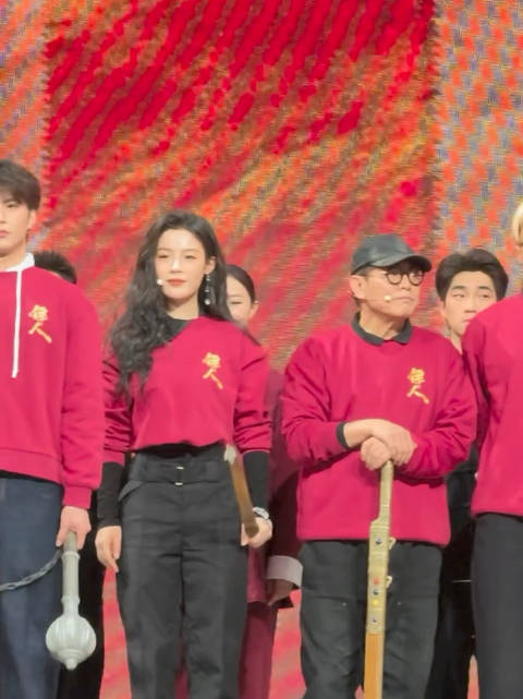 《镖人》剧组携吴京谢霆锋李连杰等亮相春节档发布会