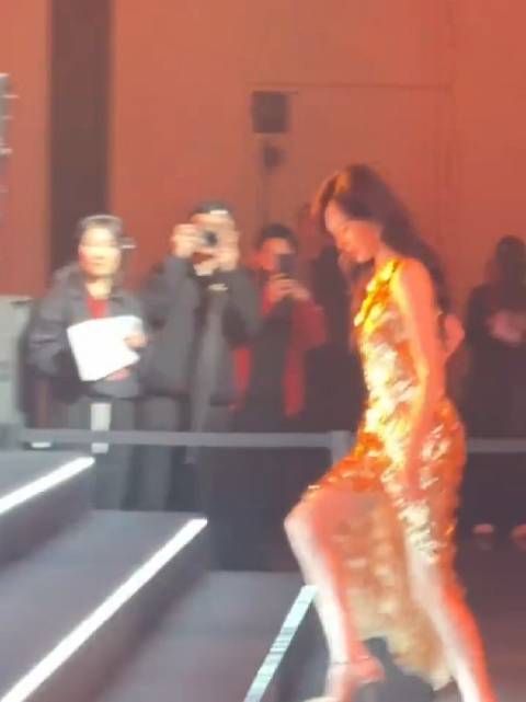 唐嫣走路这段视频太美了，40多岁还有种青春洋溢的感觉