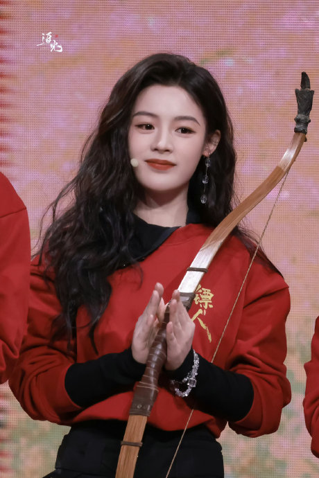 陈丽君在中国电影新春嘉年华现场的射箭表演完整视频在哪里能看？