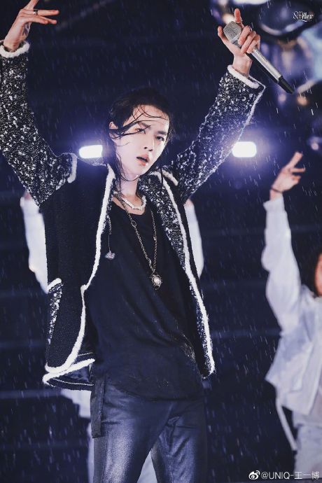 王一博、王楚钦、王曼昱等明星的新年祝福反映了怎样的时代情绪？