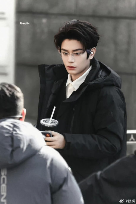 与田曦薇一起参加第四次联排的明星艺人还有谁？