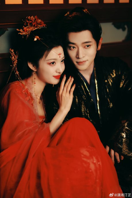 王楚然和丞磊在之前的合作中有哪些高默契互动细节？