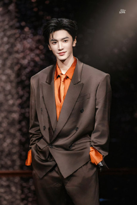 学霸姐弟惊艳同框！陈都灵陈哲远微博之夜引爆二搭期待