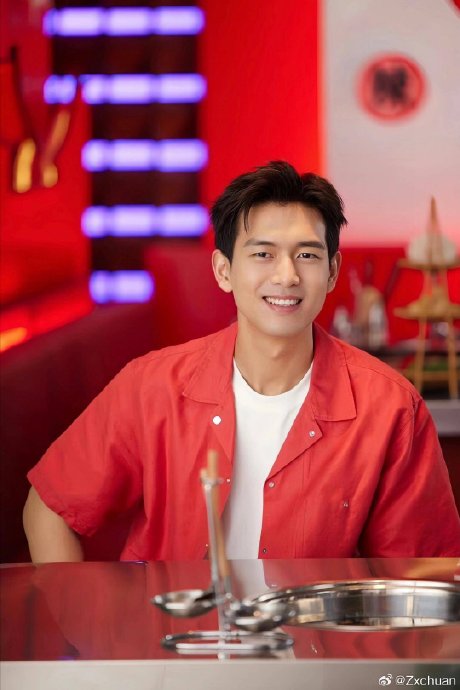 为什么李现每次下班都表现得特别开心？具体有哪些例子？