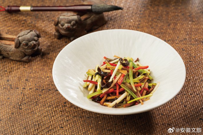 安徽文旅官方此前还向哪位明星推荐过合肥的美食？