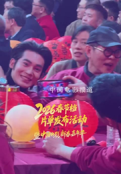 成龙李连杰相拥于适合照显武侠传承