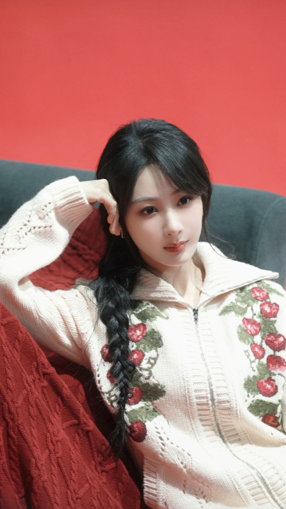 杨紫新剧饰演白菊警官，投身复绿工程守护自然