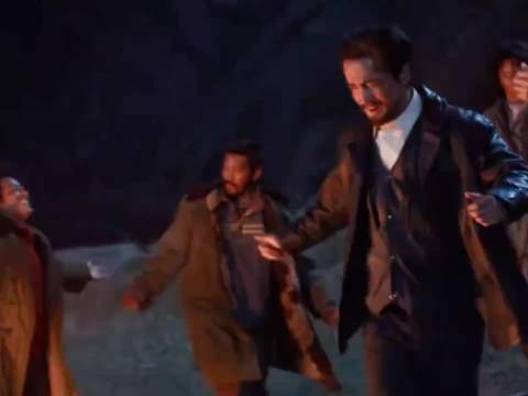 胡歌杨紫展示可可西里生命树艺术