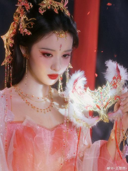 王楚然《成何体统》妖妃爆红，网友：内娱妲己本己