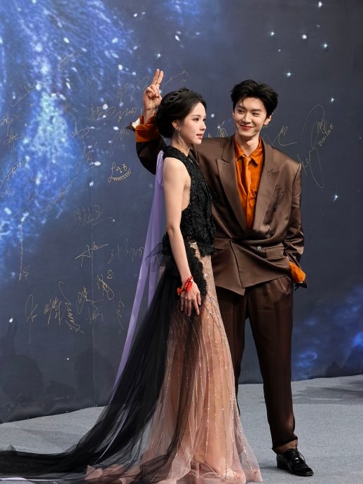 陈都灵和陈哲远在2026微博之夜有哪些具体互动瞬间？