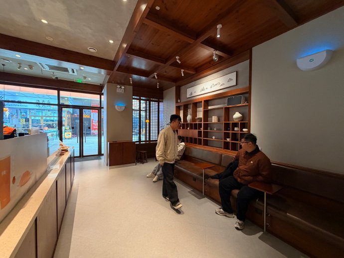 肖战现身合肥拍戏，本地网友隔空力荐“美食三件套”！