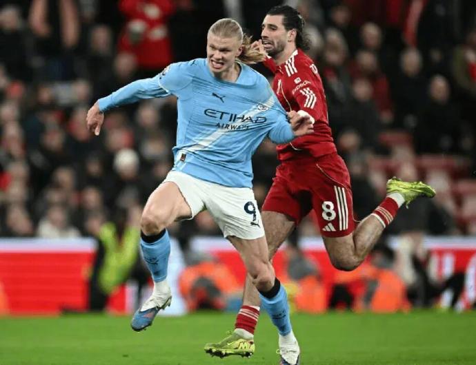 争议红牌！利物浦核心索博斯洛伊补时染红，VAR裁决搅乱天王山之战