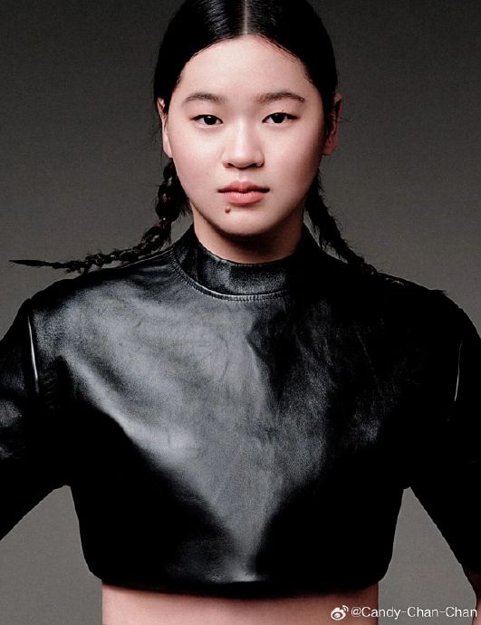 蜕变！全红婵黑西装双马尾登人物封面，年度面孔背后的伤痛与坚守