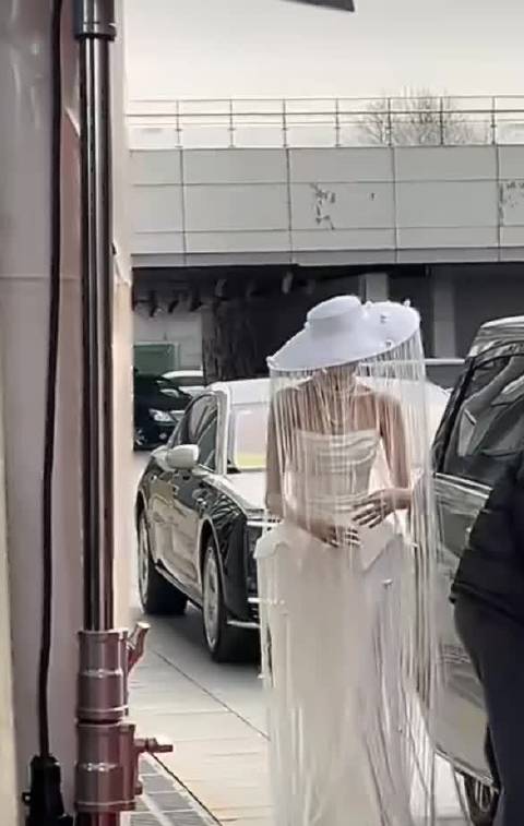 张艺凡这个造型简直夯爆了