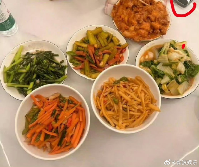 侯明昊孔雪儿绯闻反转！双方工作室十分钟闪电辟谣，为何内娱谣言愈演愈烈？