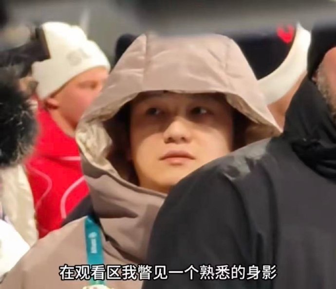 樊振东苏翊鸣冬奥同框，跨界为中国健儿加油