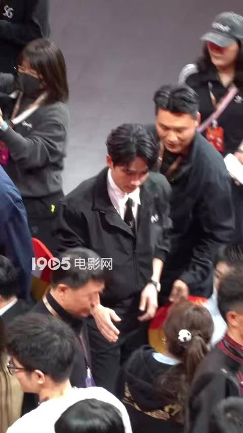 春节档片单发布会，《惊蛰无声》主创朱一龙出席现场