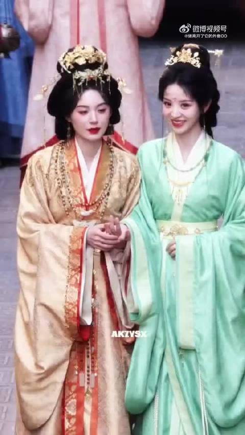 田曦薇《嫁金钗》路透，我勒个小田和毛林林演母女啊，完全是对抗路母女来的