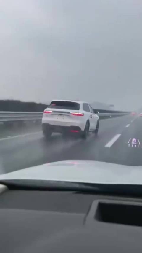 亮起智驾小蓝灯的问界M6，这颜值你打几分，和M5/7/8/9比怎么样