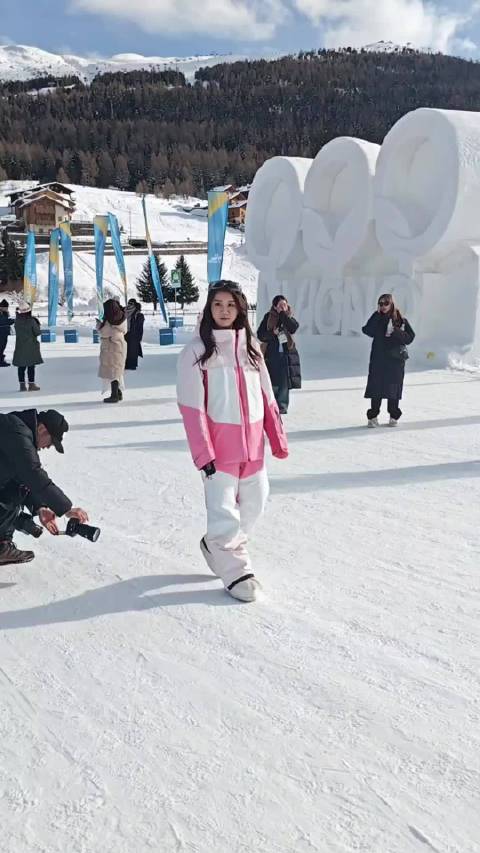 樊振东陈梦现身冬奥赛场，观战苏翊鸣谷爱凌比赛