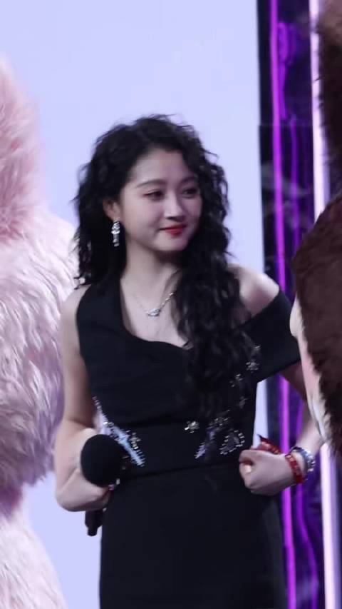 关晓彤的泡面头