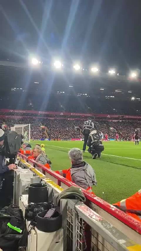 激情脱衣庆祝！近距离感受哈兰德点球绝杀瞬间