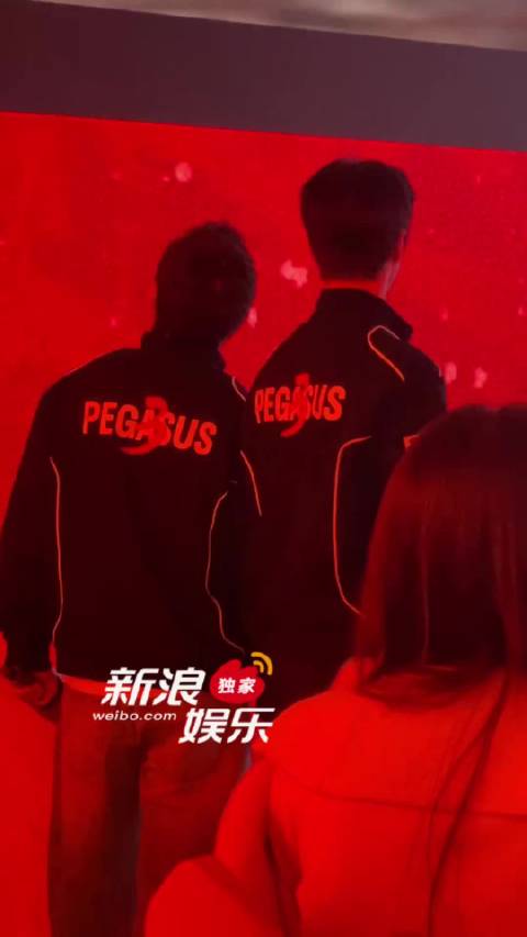 沈腾范丞丞解说飞驰人生3赛车亮相时接连嘴瓢