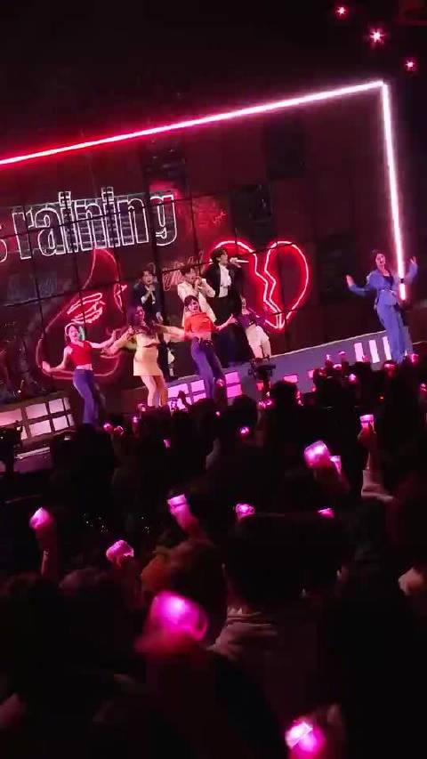 苏有朋王赫野颜人中同框跳舞梦回小虎队