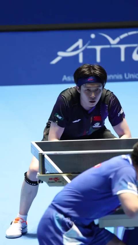 王楚钦谈国乒主力如何面对质疑，强调自身强大与集体荣光