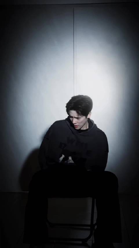 比喜欢多一点是心动，比心动多一点是爱，比爱多一点是你