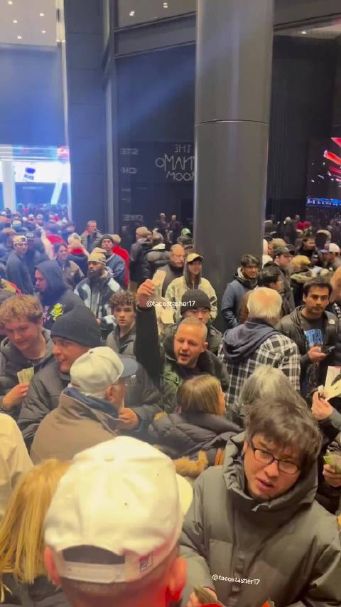 海贼王×美国大学篮球比赛巡回演出期间赠送的限定路飞卡牌在美国价值飙升