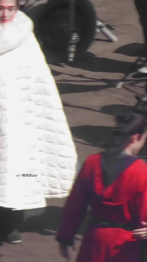 成毅这造型像不像大雪人